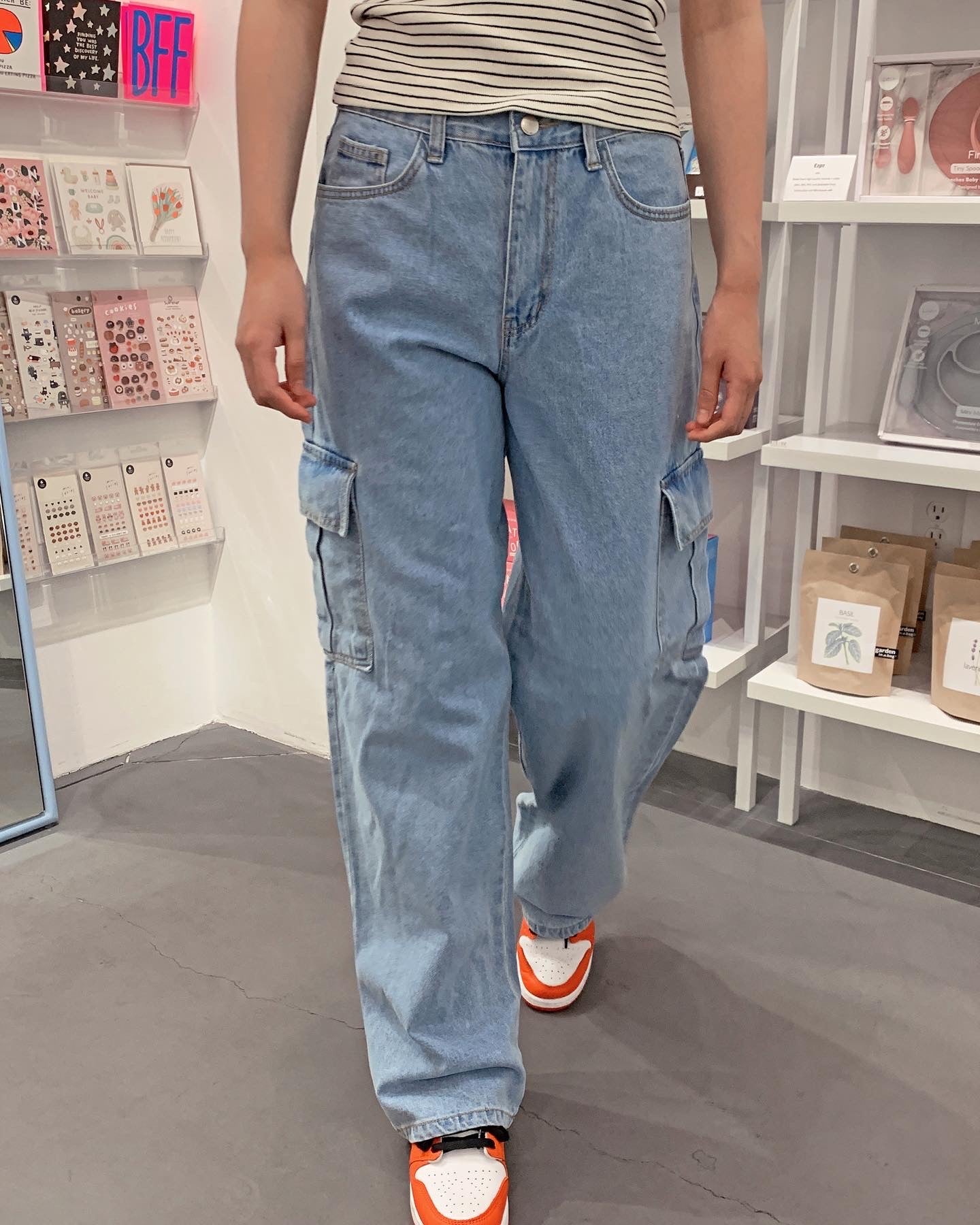 Side Pockets Wide Leg Jeans