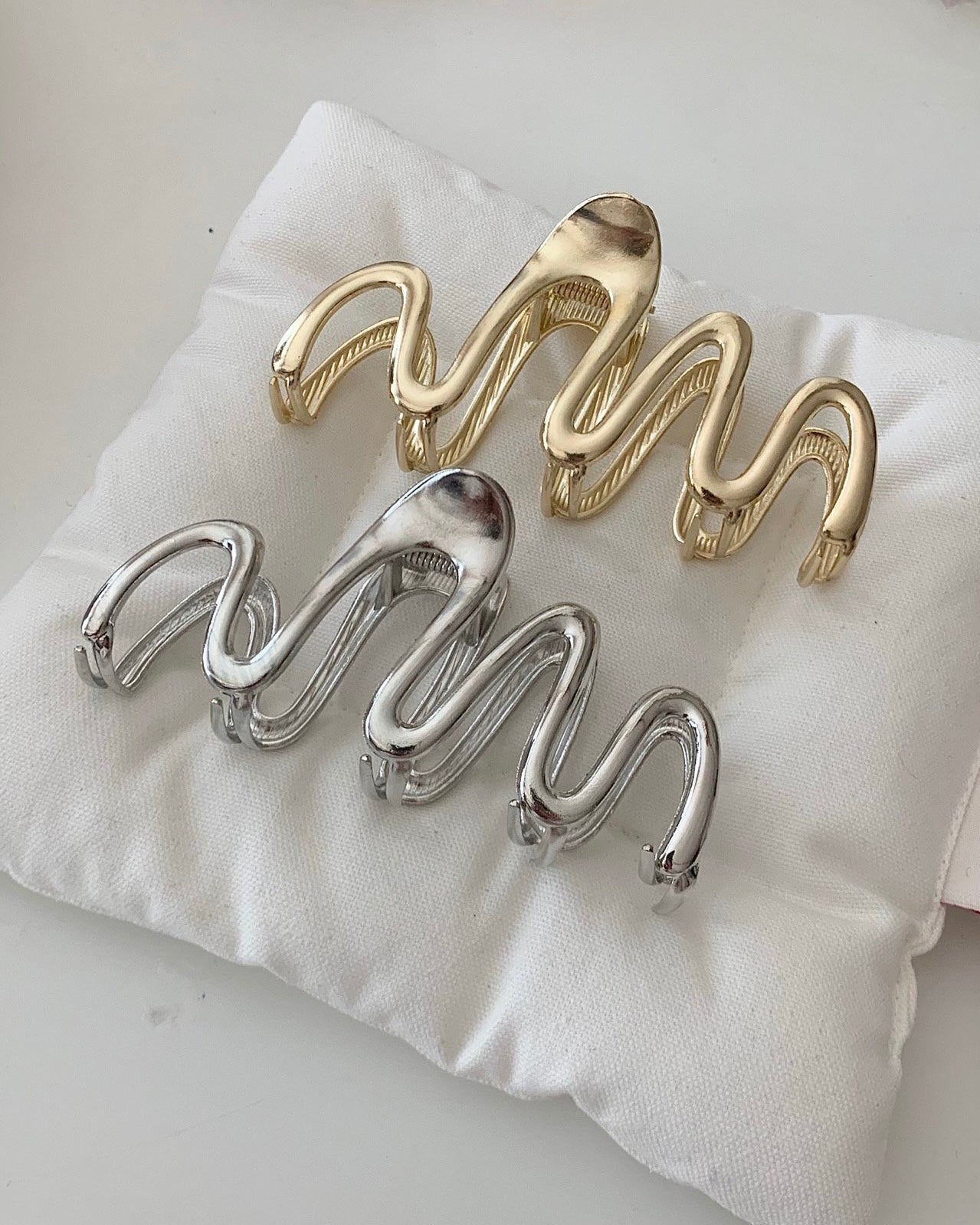 Wavy Metal Hair Claws