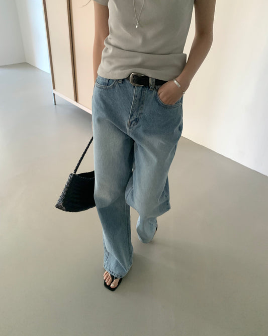 Relaxed Straight Jeans