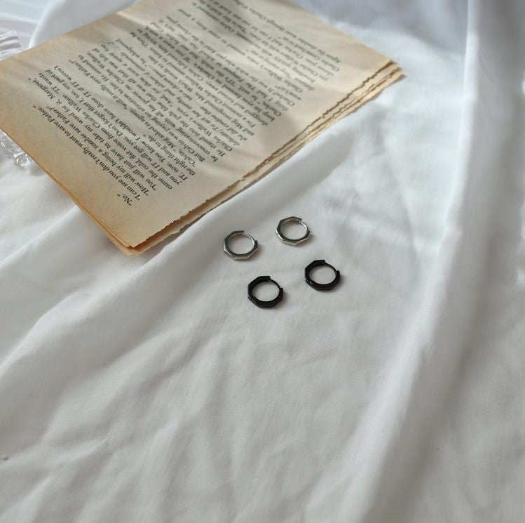 Simple Mini Huggie Earring