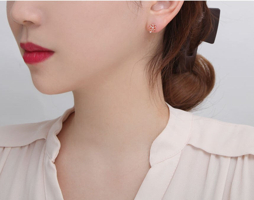 14K Gold Pin Mini Flower Stud Earring