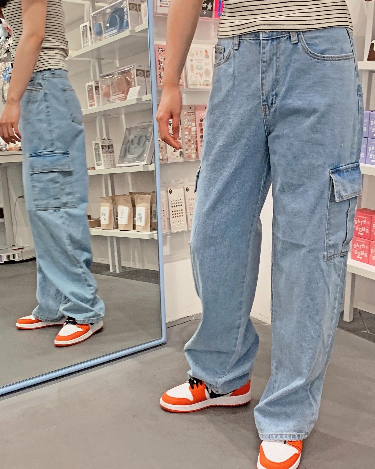 Side Pockets Wide Leg Jeans
