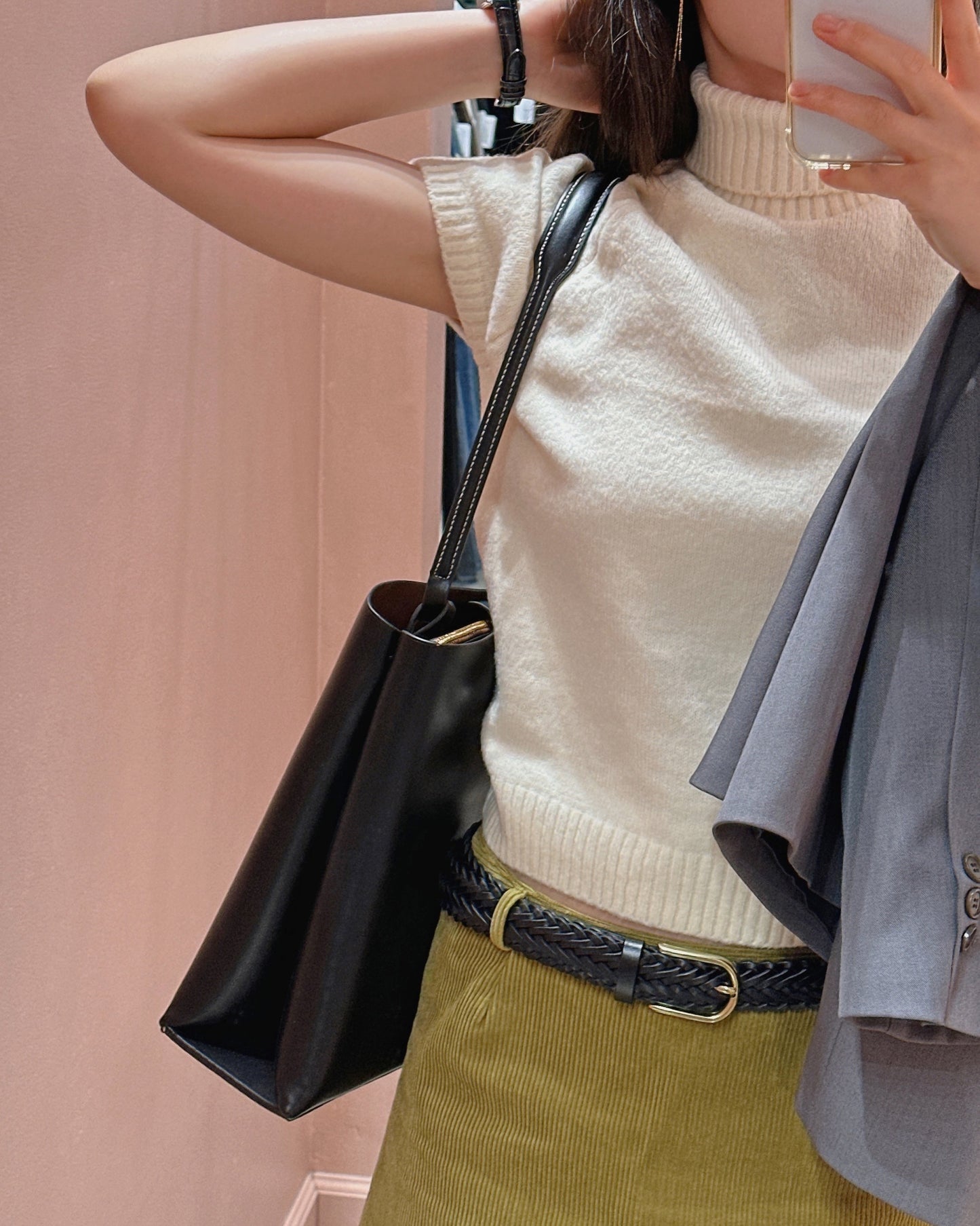 Minimalist Turtleneck Knit