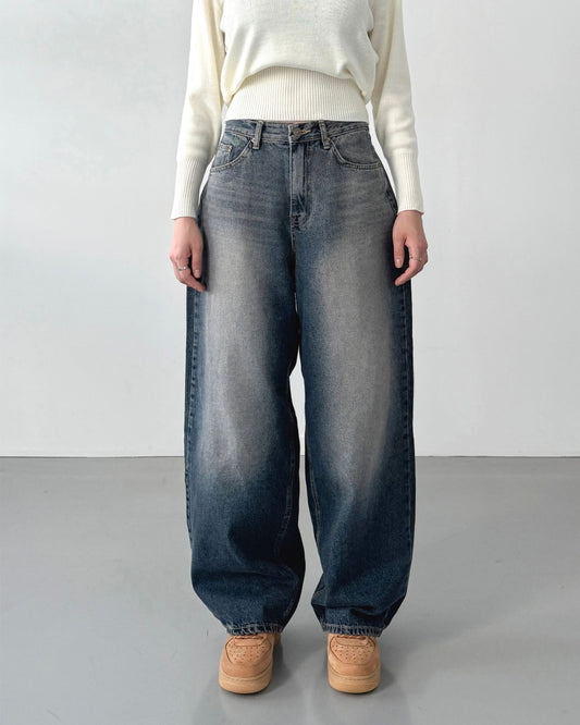 Balloon Fit Washed Jeans