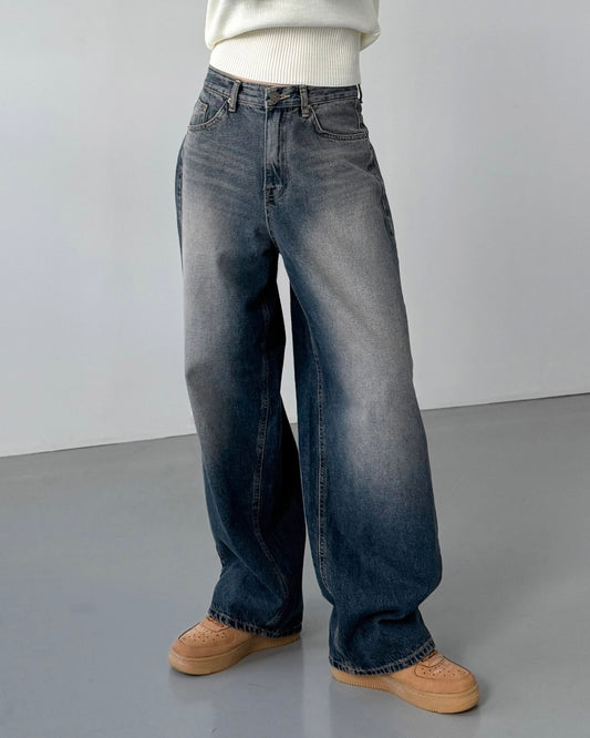 Balloon Fit Washed Jeans