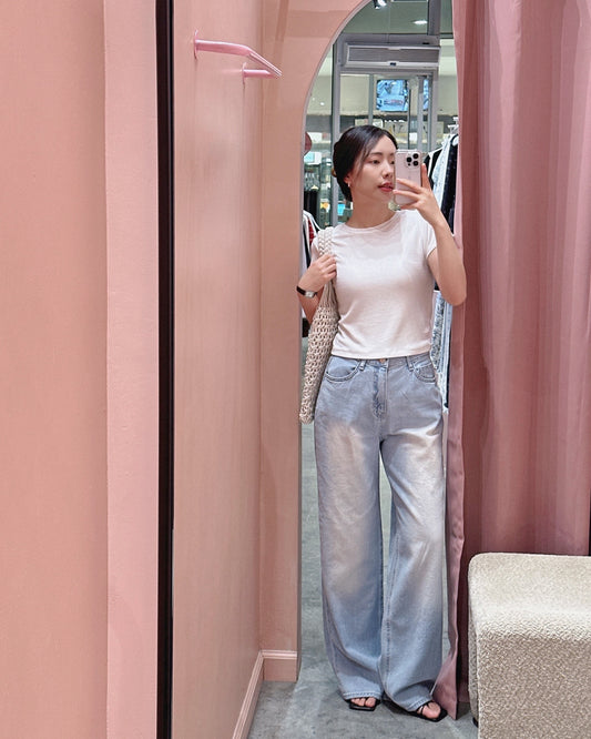 Light Wash Wide-Leg Jeans