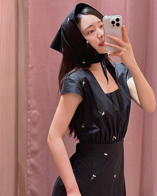 Midnight Daisy Embroidered Set