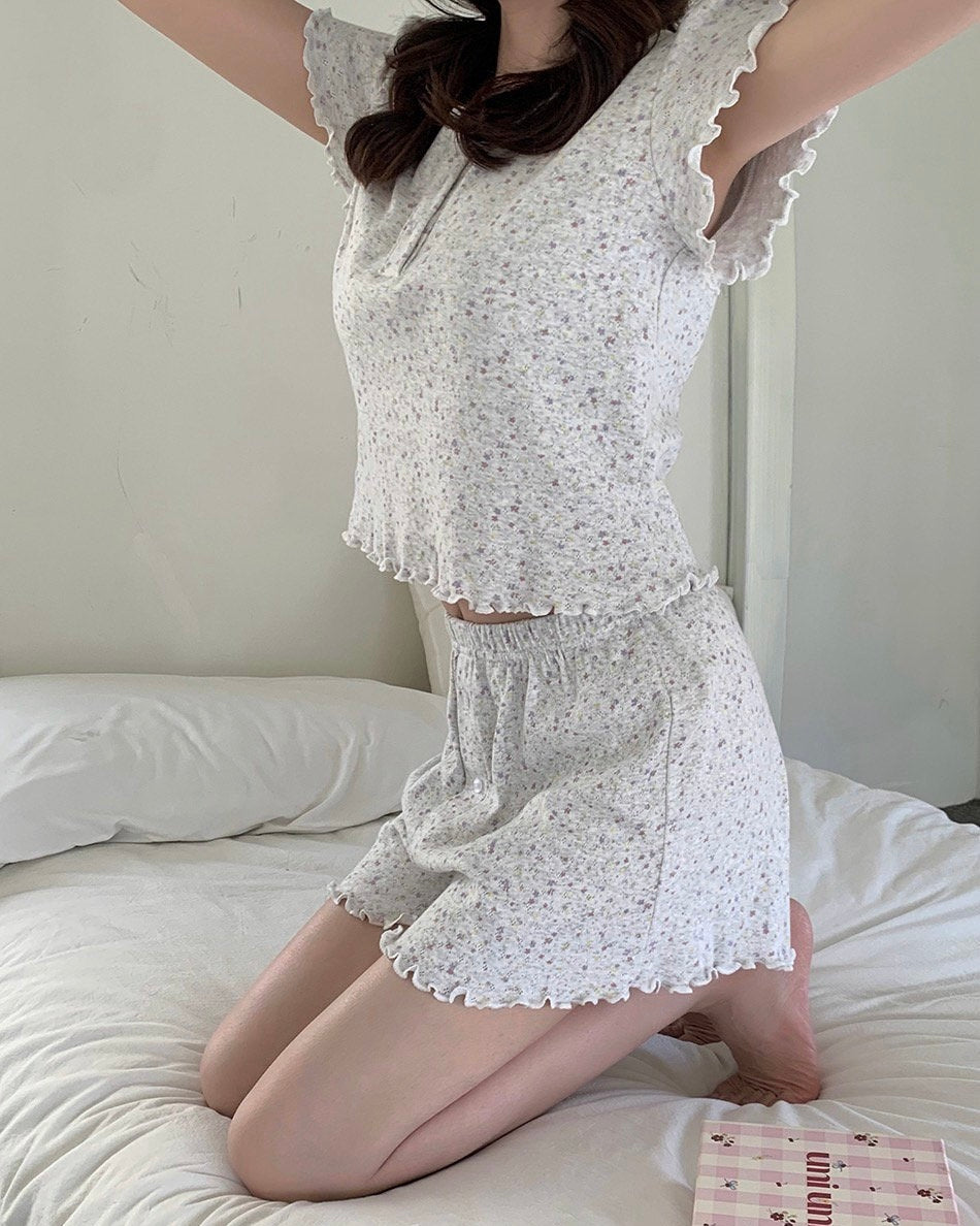 Lettuce Edge Floral Lounge Set