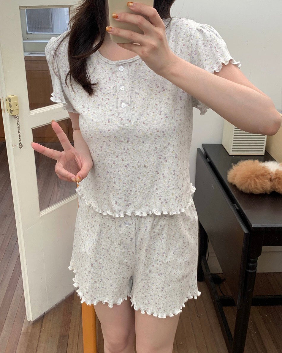 Lettuce Edge Floral Lounge Set