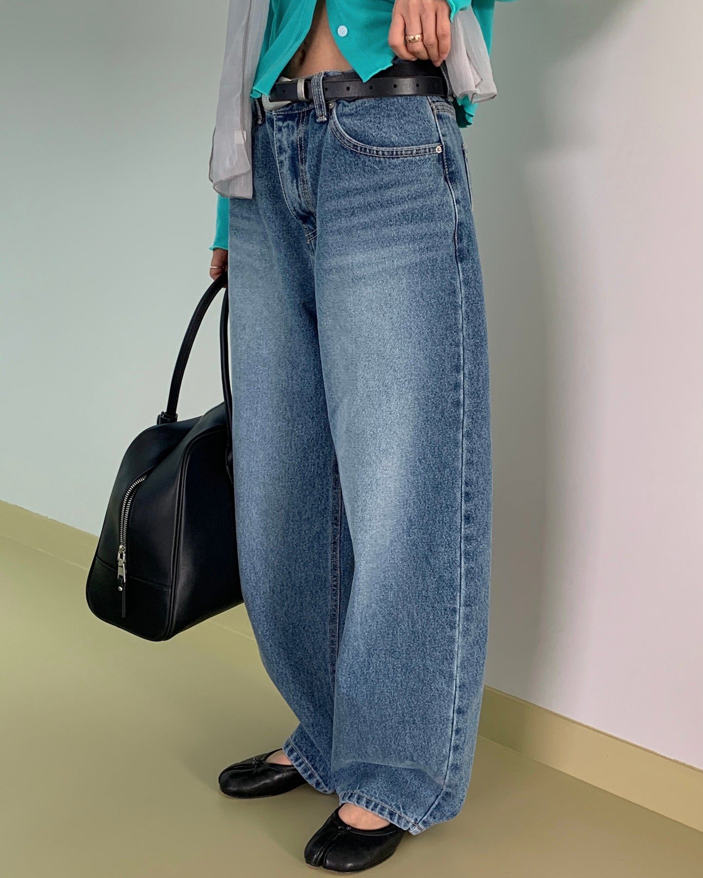 Relaxed Barrel Leg Wide Jeans
