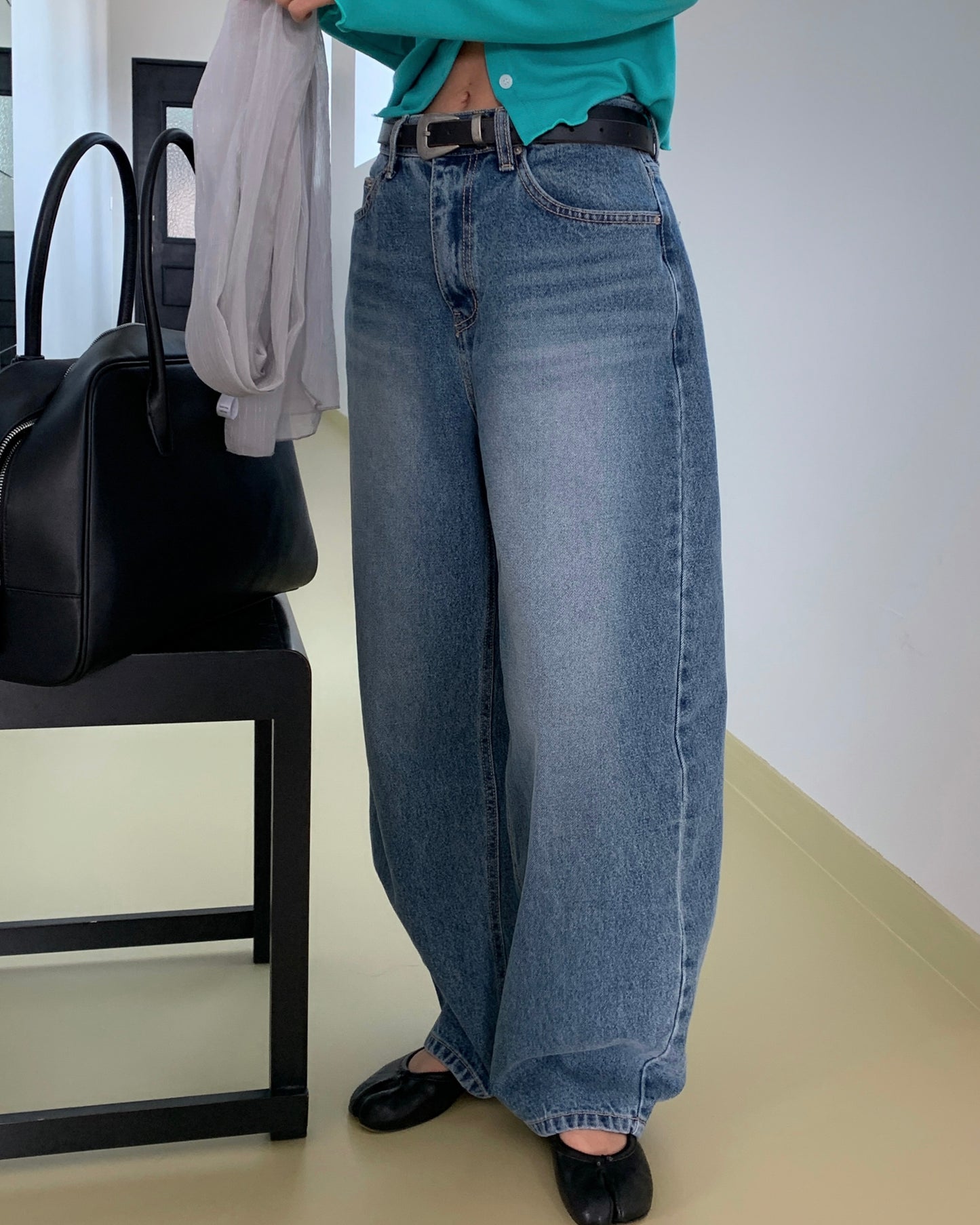 Relaxed Barrel Leg Wide Jeans