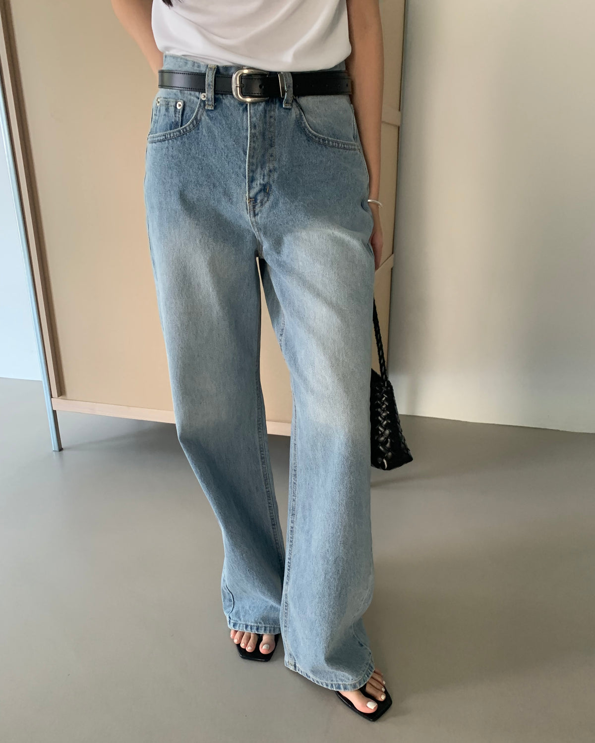 Relaxed Straight Jeans