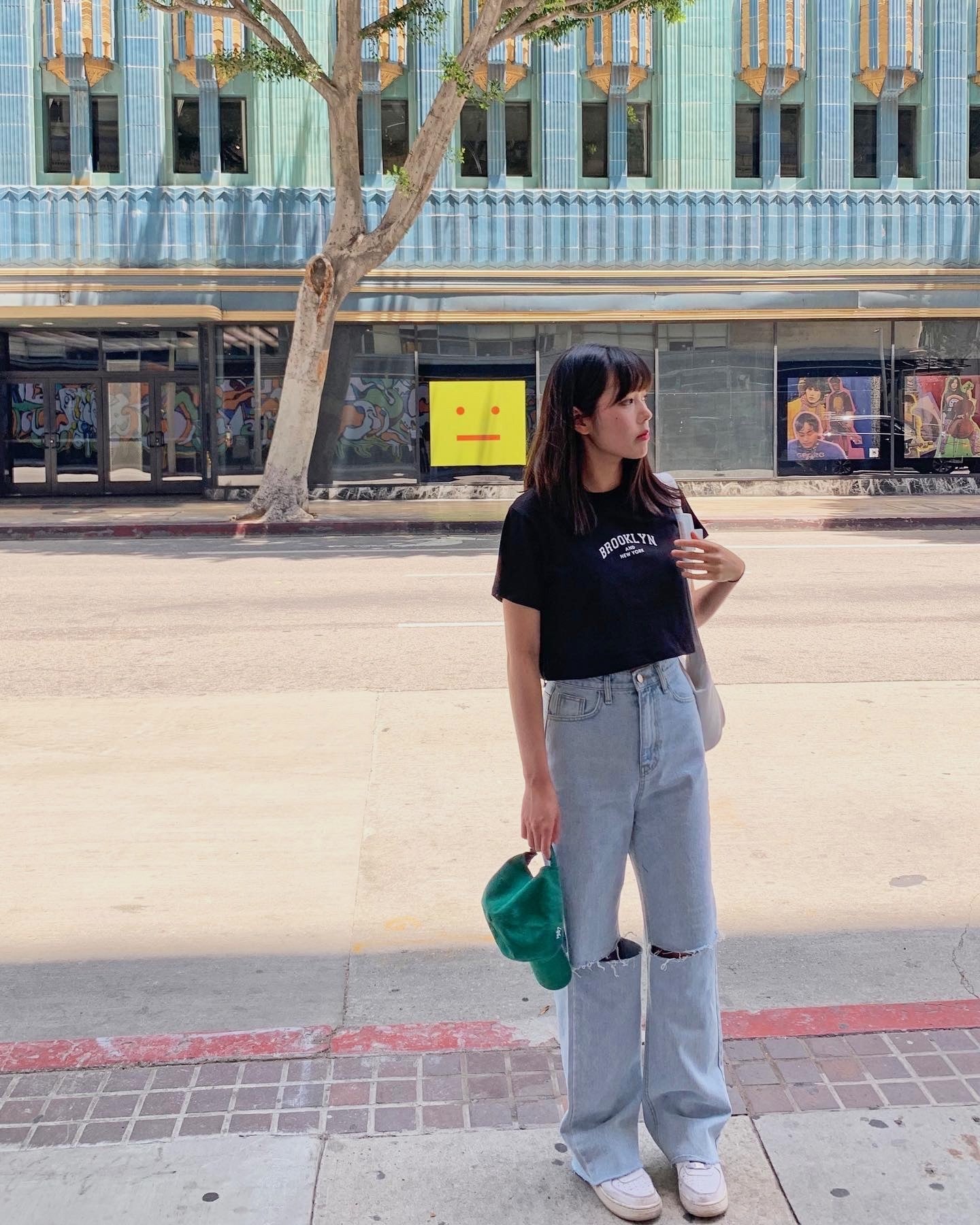 Ripped Knee Baggy Jeans