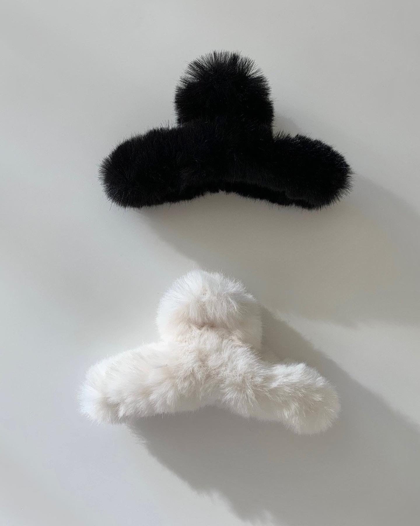 Tie Jumbo Furry Claw Clip
