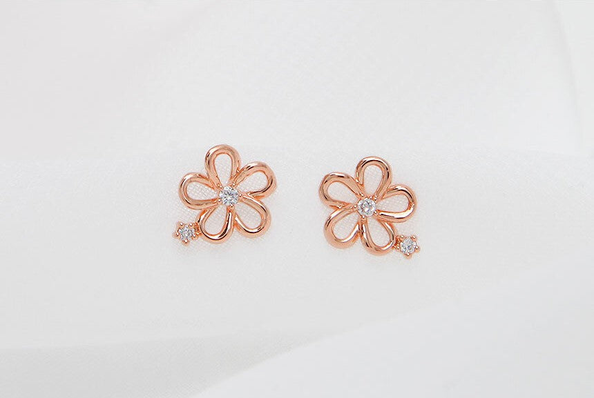 14K Gold Pin Mini Flower Stud Earring